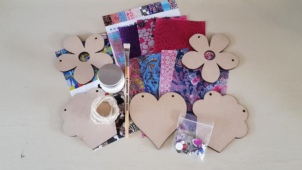 Decopatch Heart, Flowers and Cupcake Bunting Kit