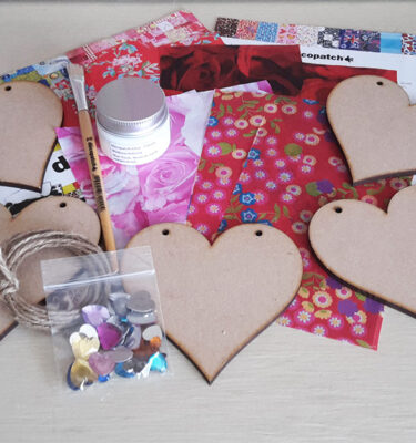 Decopatch Bunting Love Kit