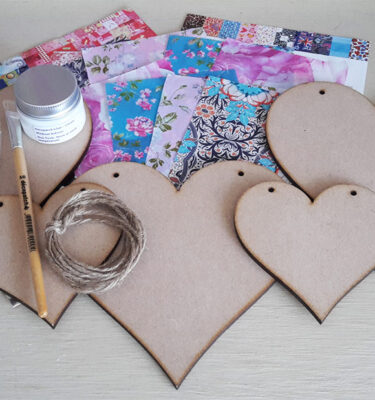 Decopatch Heart Bunting Kit - Love is in the Air
